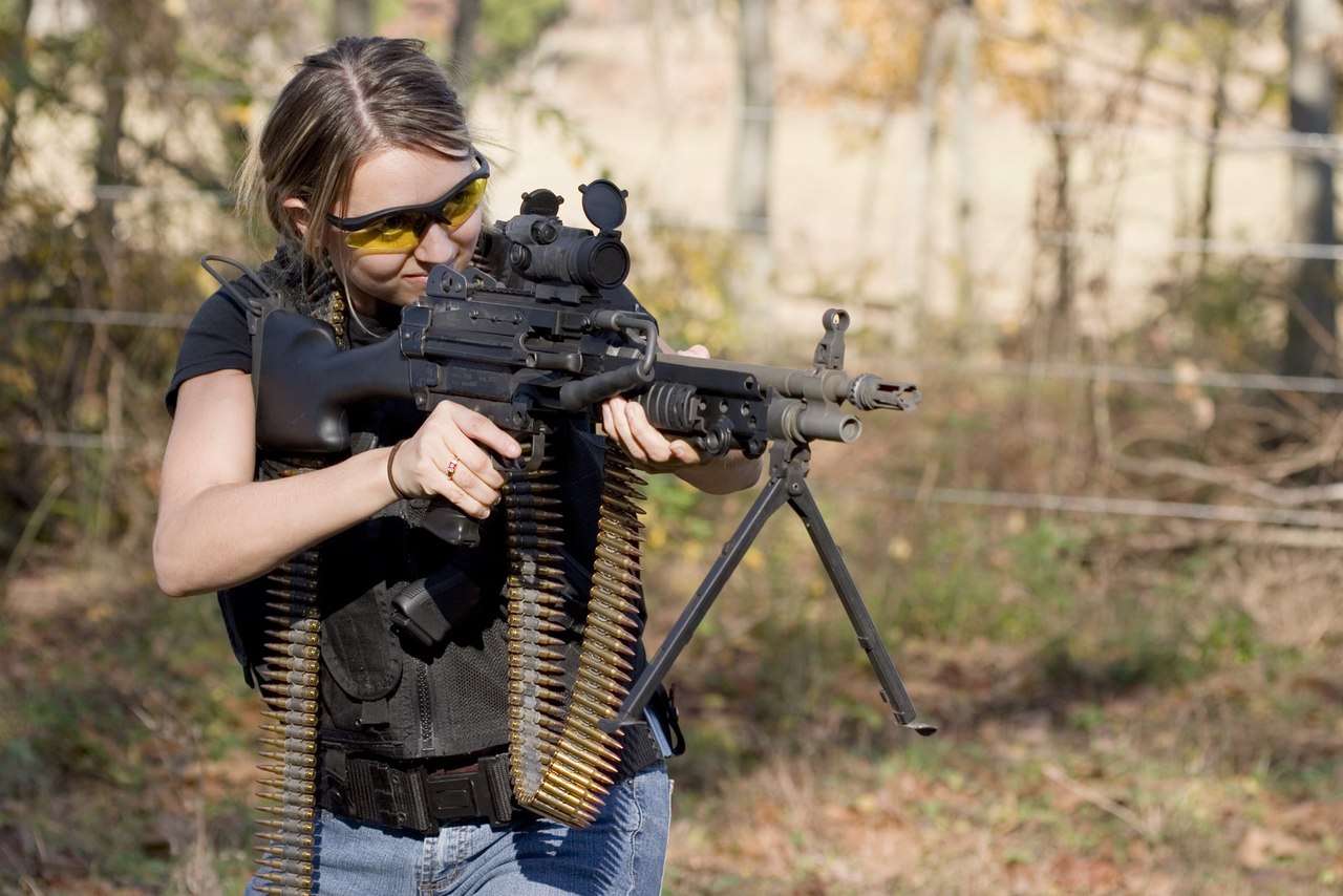 Девушки с оружием ( фото ). NeyhO3xEMl4